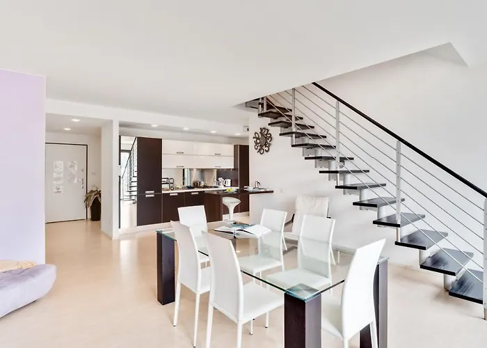 Guesthost - La Perla - X6 With Ac And Garage! Appartement