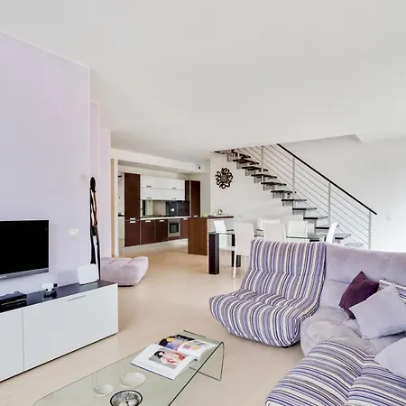 Appartamento Guesthost - La Perla - X6 With Ac And Garage!