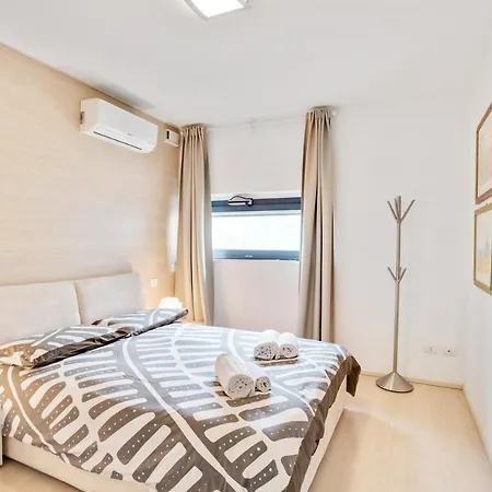 Appartamento Guesthost - La Perla - X6 With Ac And Garage!