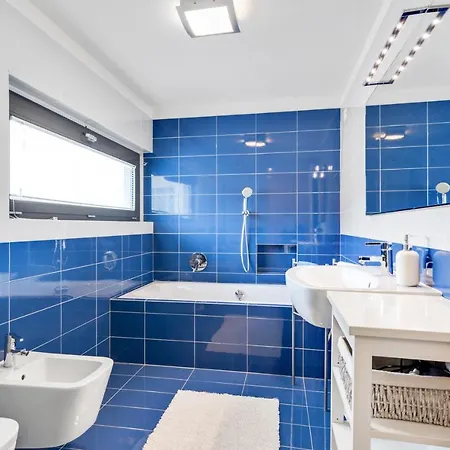 Guesthost - La Perla - X6 With Ac And Garage! Appartamento Côme
