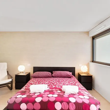 Guesthost - La Perla - X6 With Ac And Garage! Como